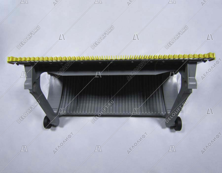 Ступень эскалатора, 800 мм, диаметр роликов - 80 мм, алюминий, окрашенная (серебро), 3 линии демаркации