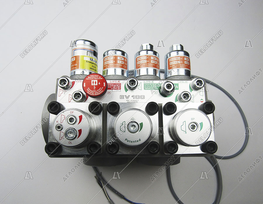 Блок клапанов, EV100 1 1/2in. - 2 / 42DC (+EVAC. 12V) / KS, в сборе (с соленоидом 12VDC, шаровым клапаном и ручным насосом)