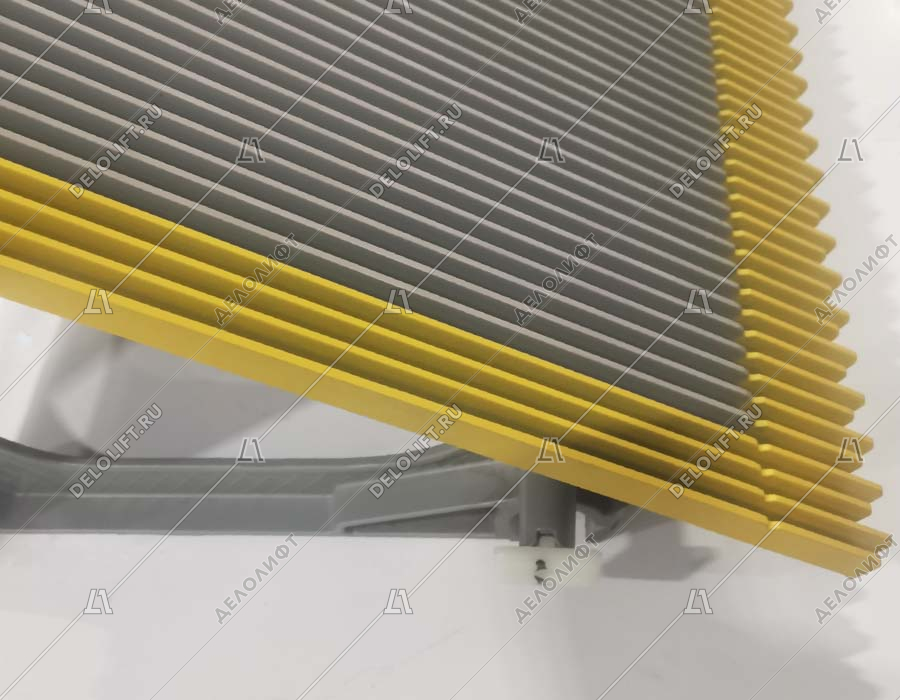 Ступень эскалатора, 800 мм, 9300, диаметр роликов - 70x25 мм, 3 окрашенные желтые линии демаркации
