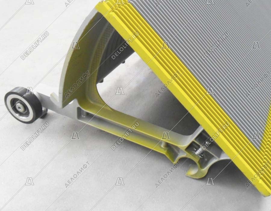 Ступень эскалатора, 1000 мм, 506 NCE, диаметр роликов - 76.2 мм, алюминий, окрашенная (серебро), 3 окрашенные линии демаркации