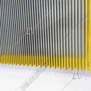 Ступень эскалатора, 1000 мм, диаметр роликов - 75x23,5 мм, алюминий, 3 окрашенные линии демаркации