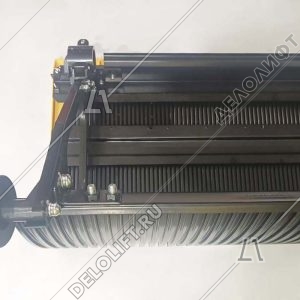 Ступень эскалатора, 1000 мм, 30 градусов, черная, 3 желтые пластиковые линии демаркации