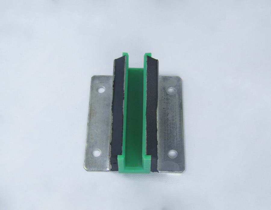 Башмак направляющей кабины/противовеса, T - 16 мм, L - 130 мм, метал. корпус, резин. буфера и вклады