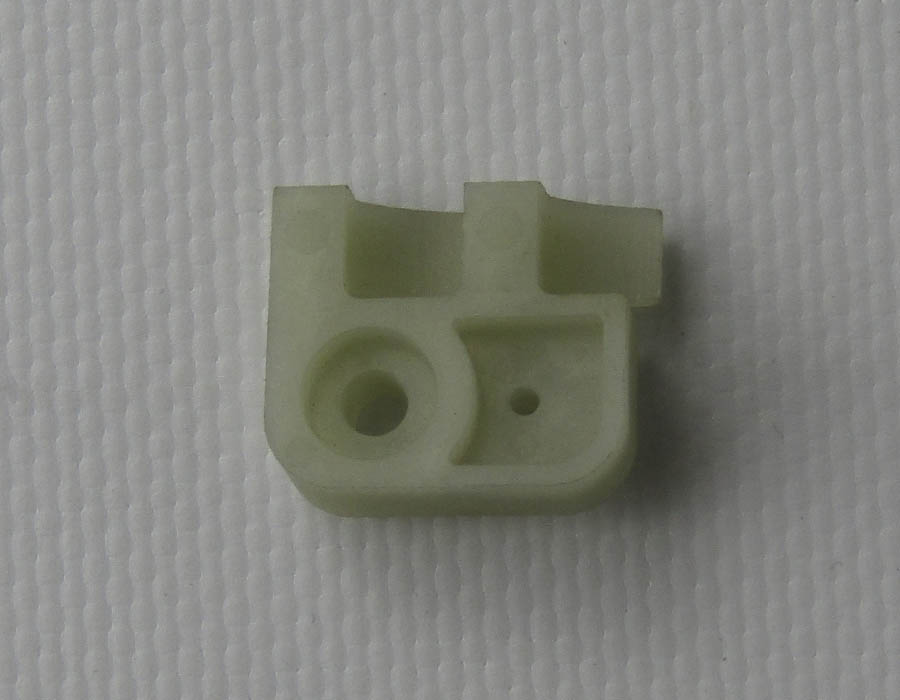 Фиксатор приказной панели, правый