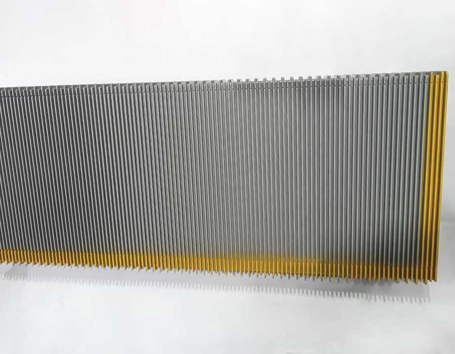 Ступень эскалатора, 1000 мм, 506 NCE, диаметр роликов - 76.2 мм, алюминий, окрашенная (серебро), 3 окрашенные линии демаркации