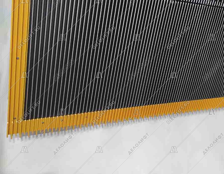 Ступень эскалатора, 1000 мм, диаметр роликов - 70 мм, угол 35 градусов, 3 желтые пластиковые линии демаркации