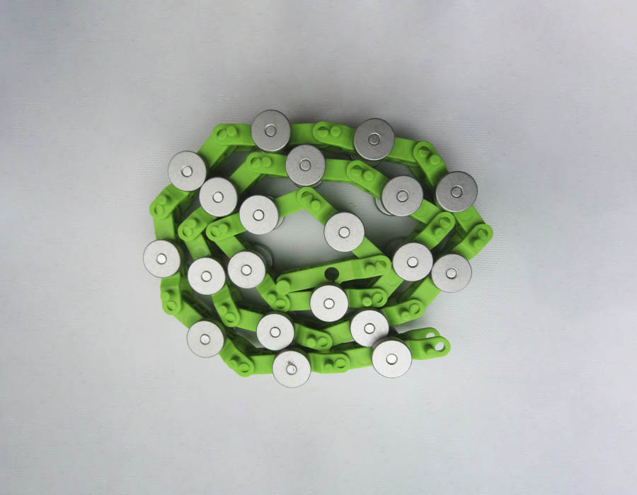 Цепи огибающие балюстрады эскалатора