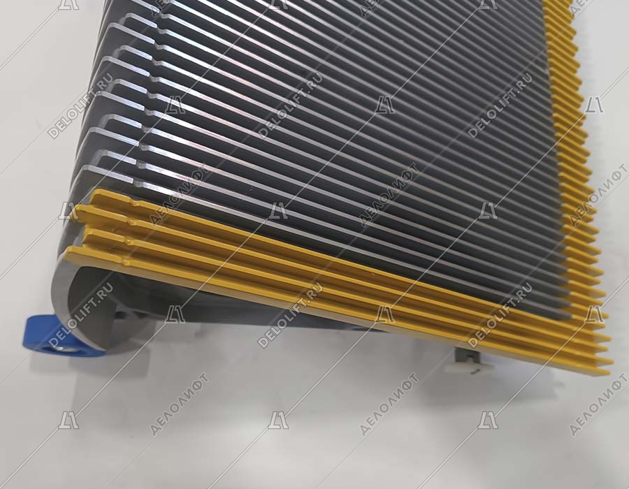 Ступень эскалатора, 1000 мм, диаметр роликов - 70х25 мм, алюминий, окрашеная (серебро), 3 окрашенные желтые линии демаркации