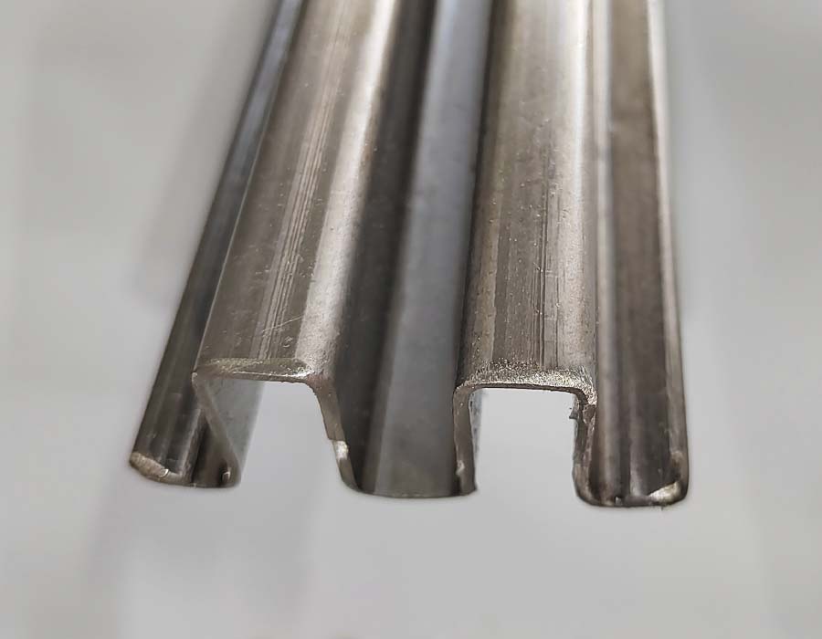 Направляющая поручня эскалатора, 506NCE, 30 градусов, L - 2620 мм, H - 930 мм, изогнутая, возвратный ход, 3 горизонтальные ступени