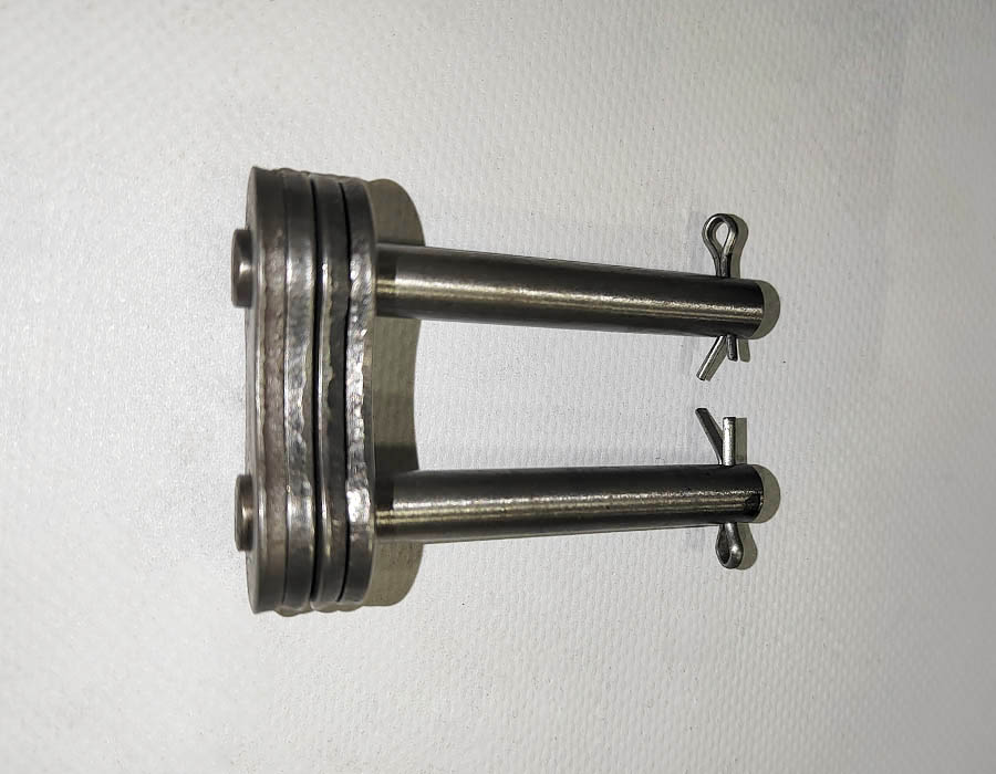 Соединительные звенья цепи привода поручня эскалатора