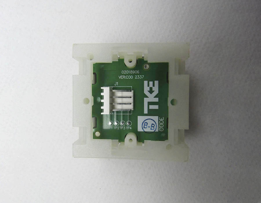 Кнопка вызова/приказа, тип KT40 STEP C, 40х40 мм, закрытие, глубина 25 мм, голубая подсветка, с Брайлем (европейский вариант)