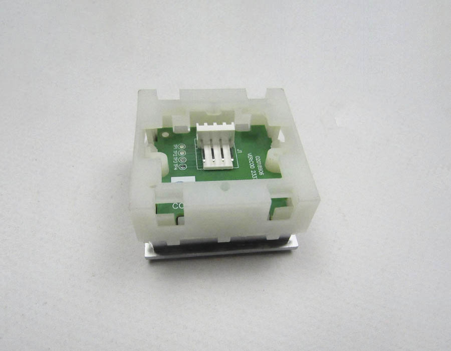 Кнопка вызова/приказа, тип KT40 STEP C, 40х40 мм, закрытие, глубина 25 мм, голубая подсветка, с Брайлем (европейский вариант)