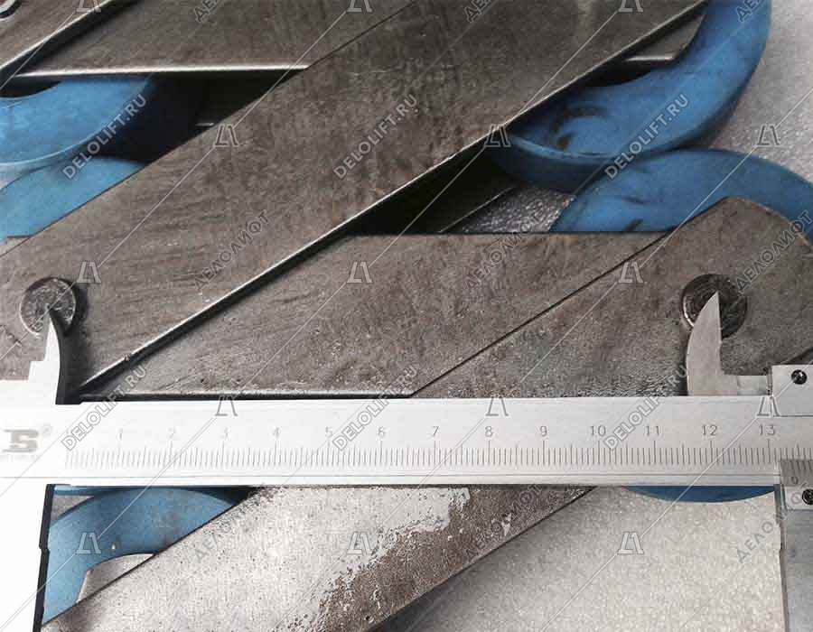 Цепь ступеней/тяговая, 13KV-C, шаг - 133,33 мм, ролик - 75x23,5 мм, палец - 77x12,8/12,5 мм, 105 kN