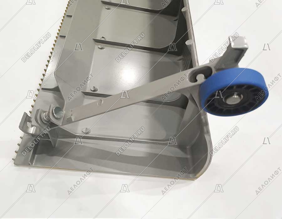 Ступень эскалатора, 1000 мм, 506 NCE, диаметр роликов - 76.2 мм, алюминий, окрашенная (серебро), 3 окрашенные линии демаркации, с фиксирующим пальцем